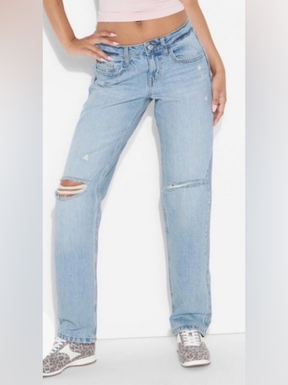 NWOT Wild Fable Mid-Rise Straight Distressed Jeans in Light Blue Wash Size 6